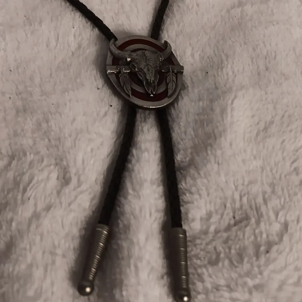 Vtg 1987 Western Bolo Tie with Bull Skull